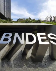BNDES anuncia concurso público com 150 vagas e salário de R$ 20,9 mil