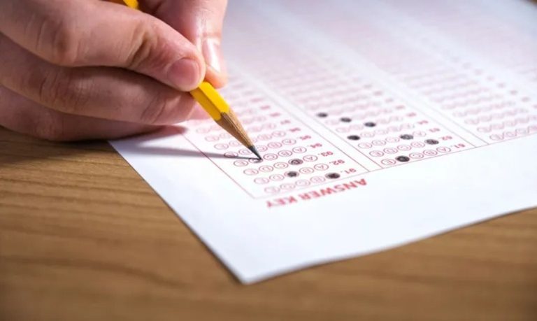 Concursos públicos no Paraná têm mais de 430 vagas; veja cargos com salários superiores a R$ 10 mil