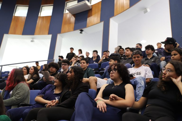 47ª Sessão Ordinária da Câmara Municipal recebe estudantes do Ensino Médio