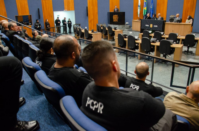 PCPR homenageia servidores com medalhas de serviço policial na Região Metropolitana de Curitiba