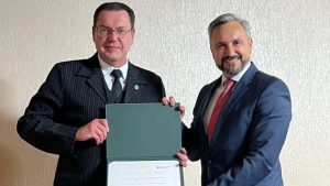 O deputado Fabio Oliveira (PODE) recebeu homenagem do Conselho Regional de Medicina do Paraná.