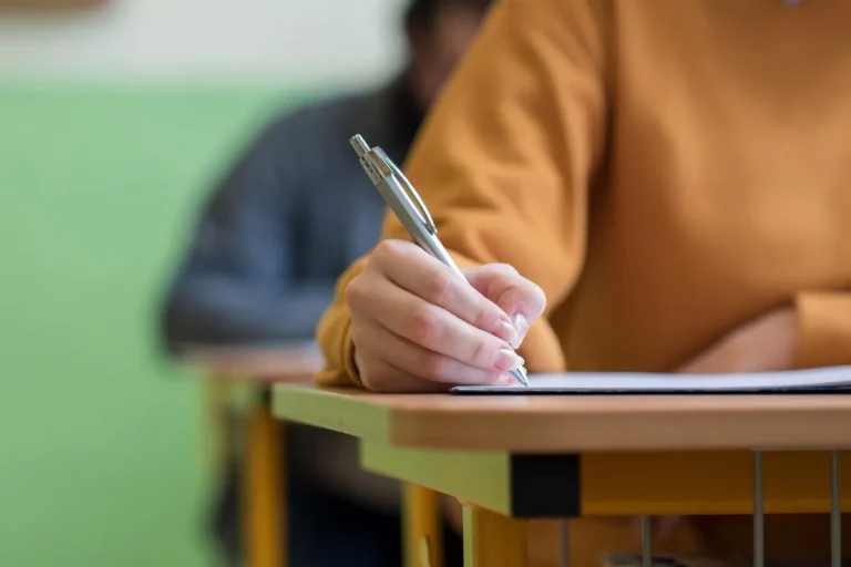 Saiba como se inscrever! Concurso público na Grande Curitiba tem salário de até R$ 4,7 mil; veja as vagas   29/08/2024 - 12:43