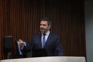 A proibição vale para todas as solenidades e execuções que ocorram dentro do território paranaense.