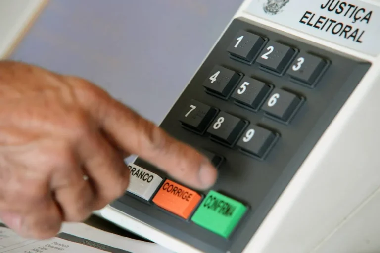 Veja o horário de funcionamento dos locais de votação em Curitiba