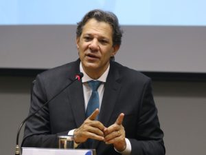 Mais de 2.000 bets ilegais serão derrubadas a partir desta sexta-feira, diz Haddad