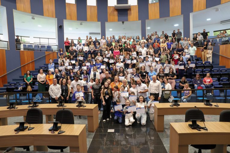 Aluno Nota 10: Melhores estudantes são premiados; confira as fotos