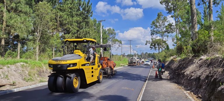 Prefeitura de São José dos Pinhais avança com a pavimentação e modernização da Estrada da Roseira