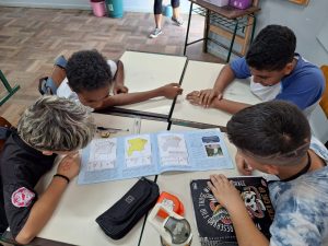 Alunos da rede municipal recebem Atlas Escolar com mapas e história de São José dos Pinhais