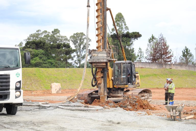 Obras do novo Hospital de São José dos Pinhais avançam para etapa de fundação e infraestrutura inicial