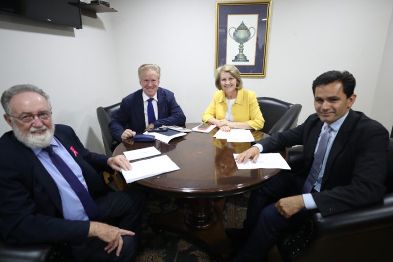 Reunião ocorreu após a sessão plenária desta segunda-feira (28).
