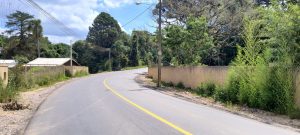 Rua Emerson Greboge, na Colônia Murici, recebe pavimentação