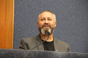 Vereadores aprovam a proibição de celulares nas escolas de São José dos Pinhais