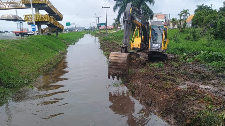 São José dos Pinhais intensifica ações para evitar alagamentos durante fortes chuvas