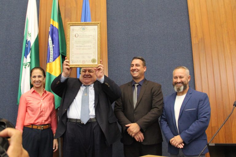 Prefeito de Curitiba Rafael Greca recebe Cidadania Honorária são-joseense