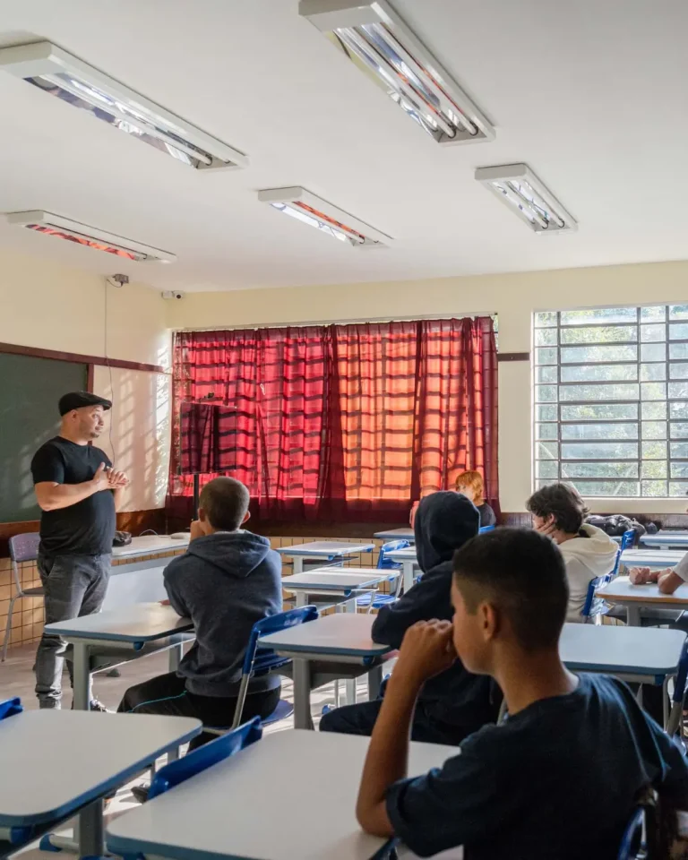 Estado do Paraná divulga resultado final de seleção para 30 mil professores temporários