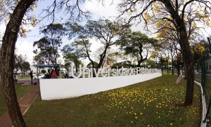 UEM abre teste seletivo com 65 vagas para professores temporários; salários chegam a R$ 10,6 mil