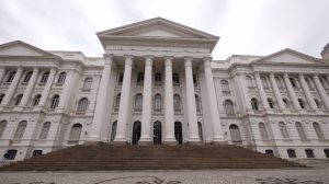 UFPR abre concurso público com seis vagas para professor; veja como participar