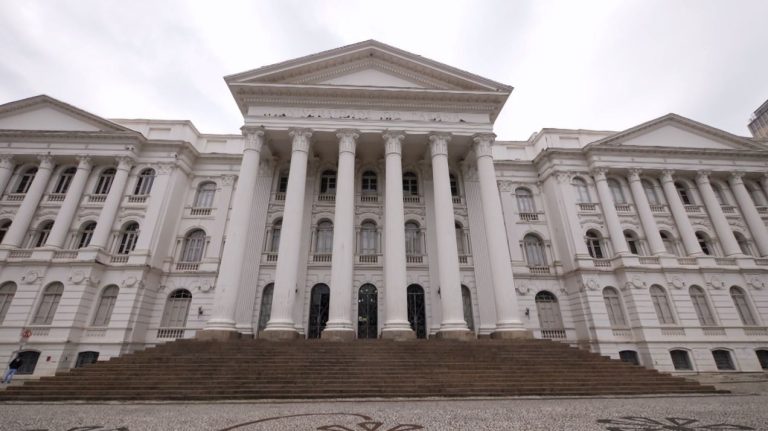 UFPR abre concurso público com seis vagas para professor; veja como participar