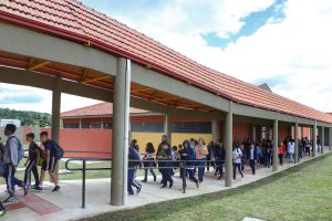 177 escolas do Paraná recebem audiência pública para votação de terceirização da gestão; veja lista
