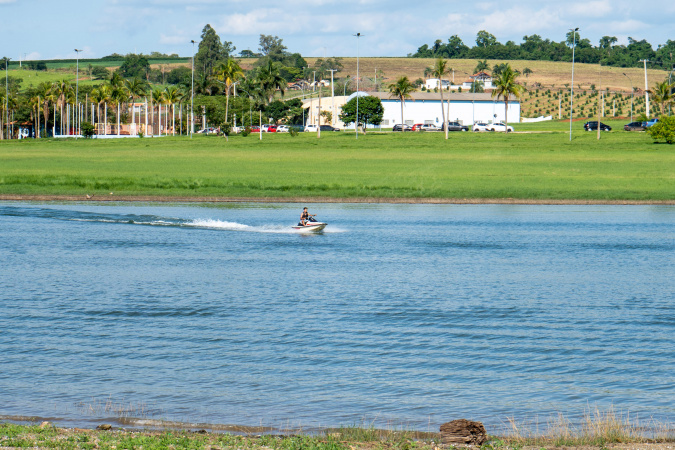 Destino de lazer, mar de água doce no Norte do Paraná atrai turistas e beneficia as cidades