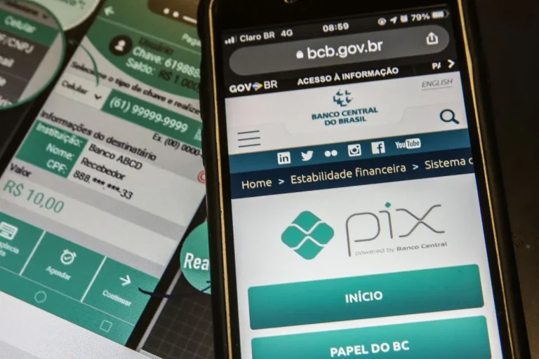 Após onda de fake news, governo revoga norma sobre fiscalização do Pix