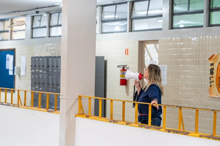 Paraná abre PSS com 300 vagas na educação e salários de até R$ 4 mil