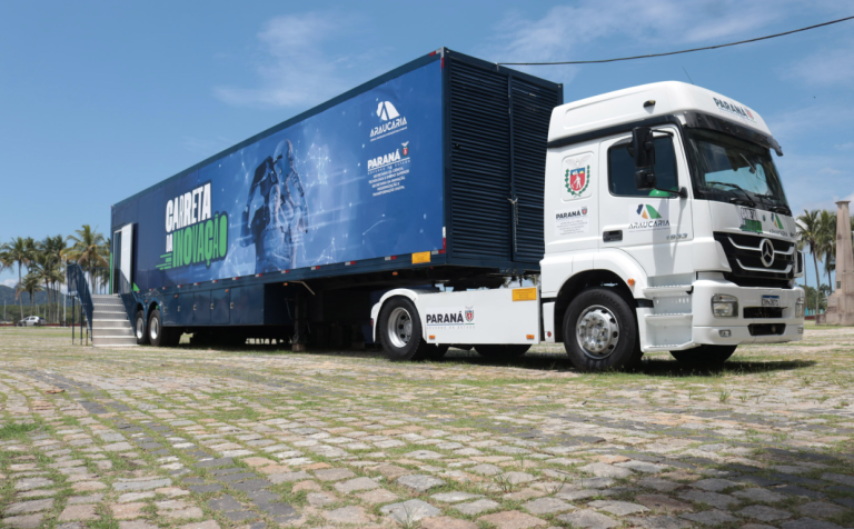 Carreta da Inovação leva atividades tecnológicas, culturais e serviços à Praça Oito de Janeiro 