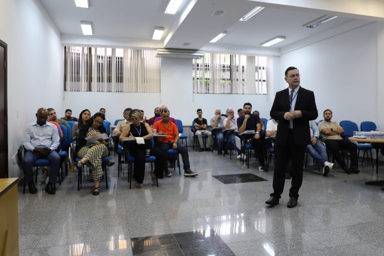 Câmara promove qualificação sobre Regimento Interno