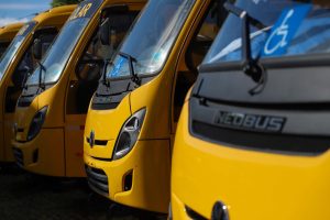 Transporte escolar de São José dos Pinhais recebe reforço de dois ônibus entregues pelo Governo do Estado