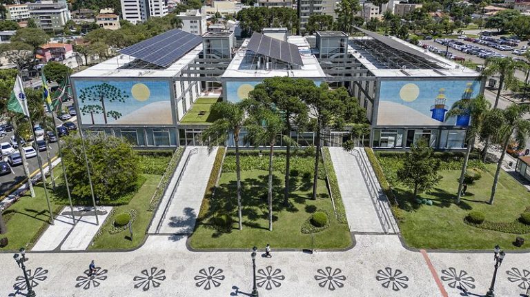 Prefeitura de Curitiba abre PSS para médicos, advogado e outras vagas