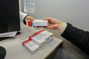 Medicamentos para mais de 90 doenças podem ser solicitados remotamente em 43 cidades do Paraná; veja quais e como fazer