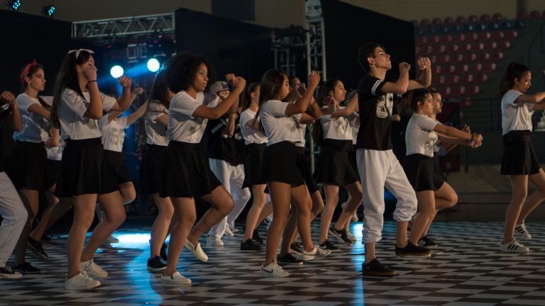 Inscrições abertas para aulas descentralizadas de dança, alongamento e funcional