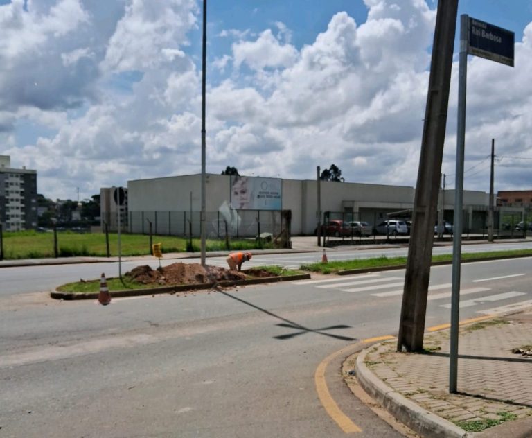 Novo semáforo entrará em operação na Avenida Rui Barbosa para melhorar a segurança da via