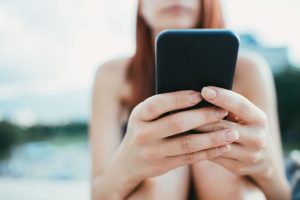 Popular nas redes sociais, “terapia da rejeição” pode agravar saúde mental