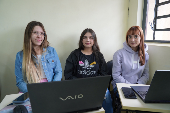 Mulheres na era da tecnologia: programa de formação em TI do Estado tem maioria feminina