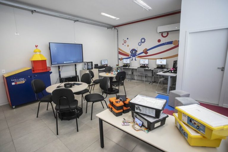 Rede municipal de Curitiba tem 11 mil estudantes com deficiências ou altas habilidades