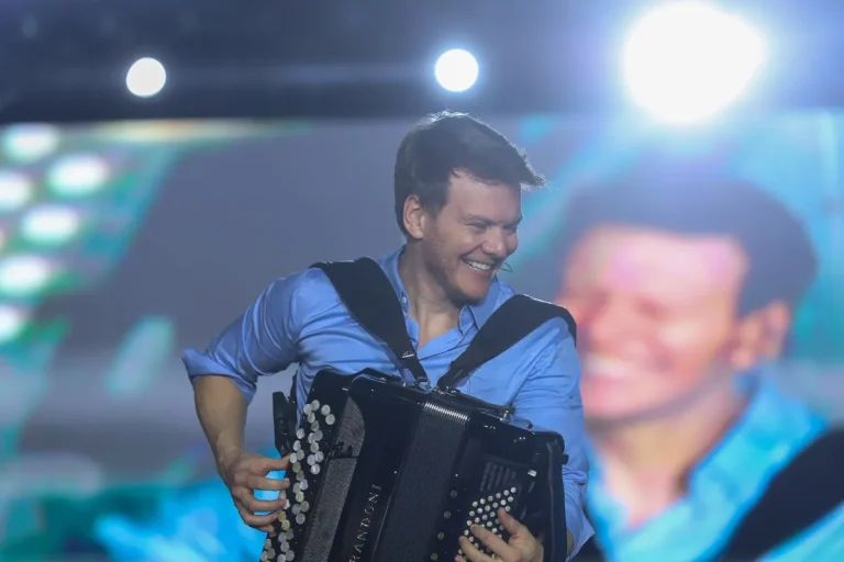 332 anos Show do Michel Teló, entrega de obras e promoções: programação do aniversário de Curitiba   06/03/2025 - 18:00