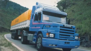 “Encontro de Lendas” da Scania reúne caminhões raros na região de Curitiba