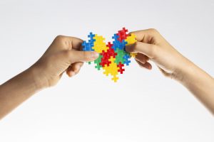 Série de ações na Assembleia Legislativa promove debates e conscientização sobre o autismo
                    O Dia Mundial do Autismo marca o início do Abril Azul, mês dedicado à inclusão e à sensibilização sobre o tema, além de celebrar um ano do Código Estadual da Pessoa com Transtorno do Espectro Autista (TEA).