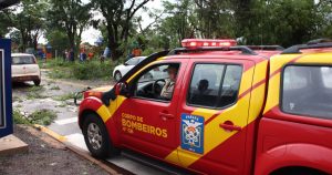 Equipes da Defesa Civil e Corpo de Bombeiros de Palotina são acionadas para prestar auxílio às vítimas de tempestade em São Camilo