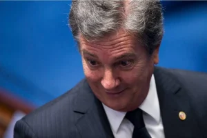 Fernando Collor é preso por corrupção passiva e lavagem de dinheiro