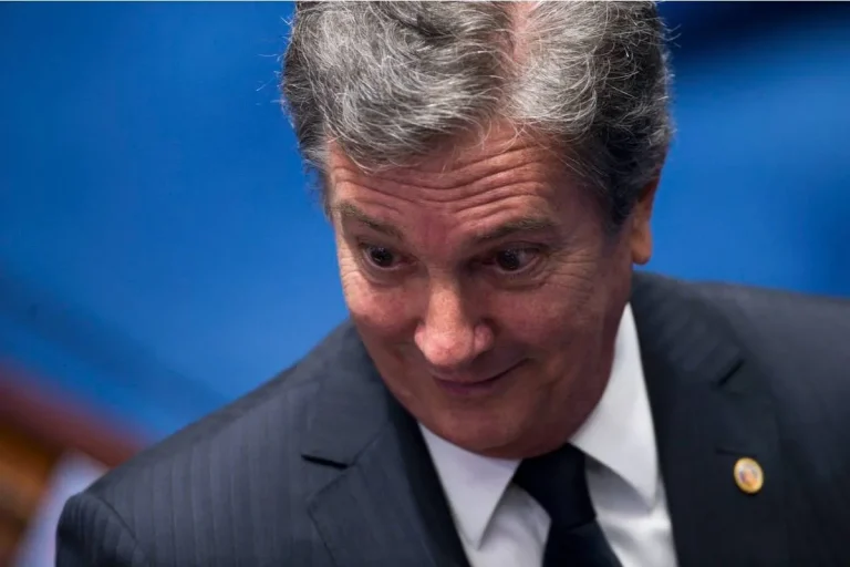 Fernando Collor é preso por corrupção passiva e lavagem de dinheiro
