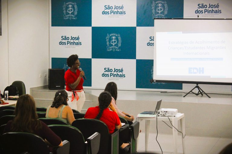 Profissionais da educação participam de formação sobre acolhimento de estudantes migrantes