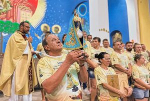 Romeiros completam 30 anos peregrinação a pé e farão caminhada de São José dos Pinhais até Paranaguá