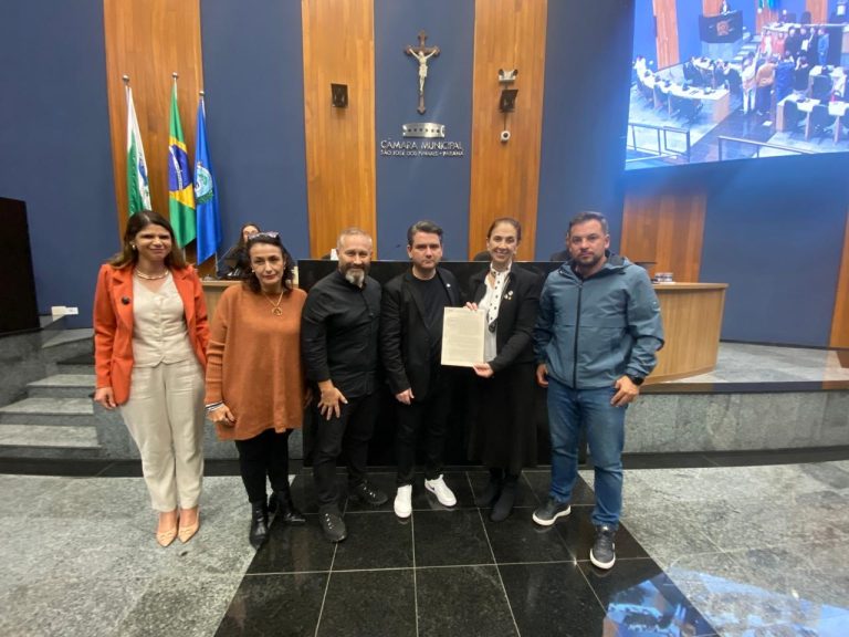 Câmara Municipal encerra atividades do Abril Azul e entrega Moção de Reivindicações para a Prefeita Nina Singer