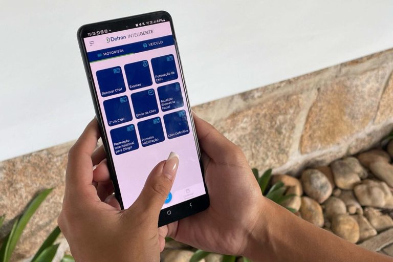 Motoristas do Paraná podem renovar foto da CNH pelo celular; saiba como