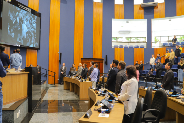 Câmara Municipal presta homenagem ao Papa Francisco
