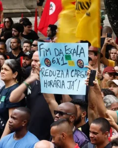 Maioria dos brasileiros apoia a redução da jornada de trabalho semanal para 36 horas, aponta pesquisa