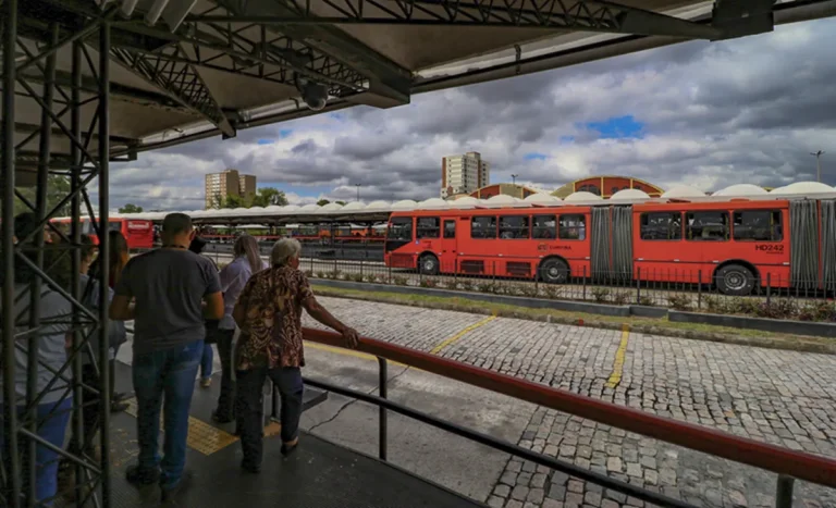 Nova linha de ônibus em Curitiba vai ligar dois terminais das regiões sul e sudeste