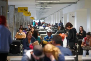 Partiu! Feriado de Páscoa e Tiradentes vai bombar rodoviária de Curitiba; 60 mil embarques e desembarques   14/04/2025 - 07:45